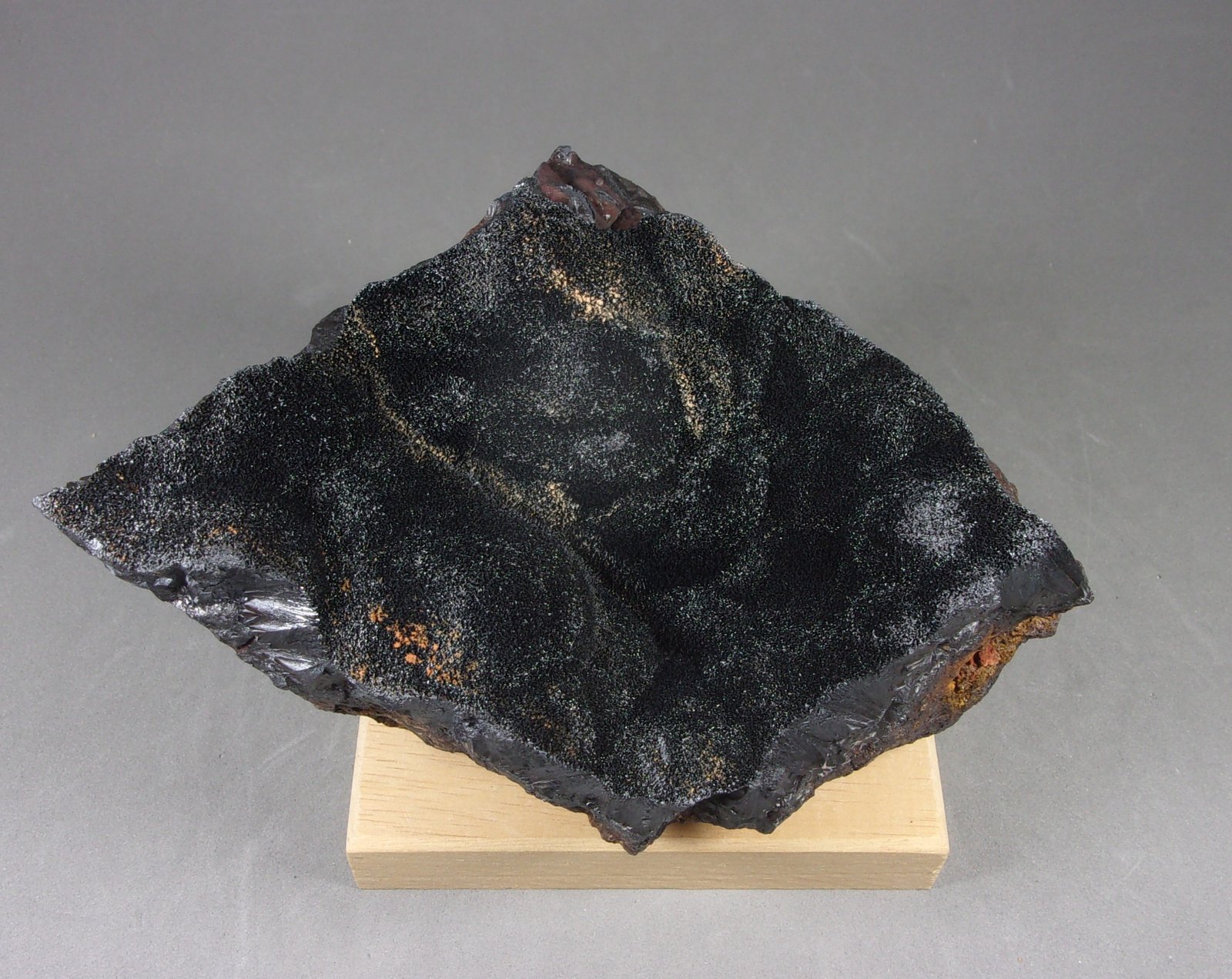 Goethita
12,7 x 9 x 6,5 cm.
(Autor: J. G. Alcolea)