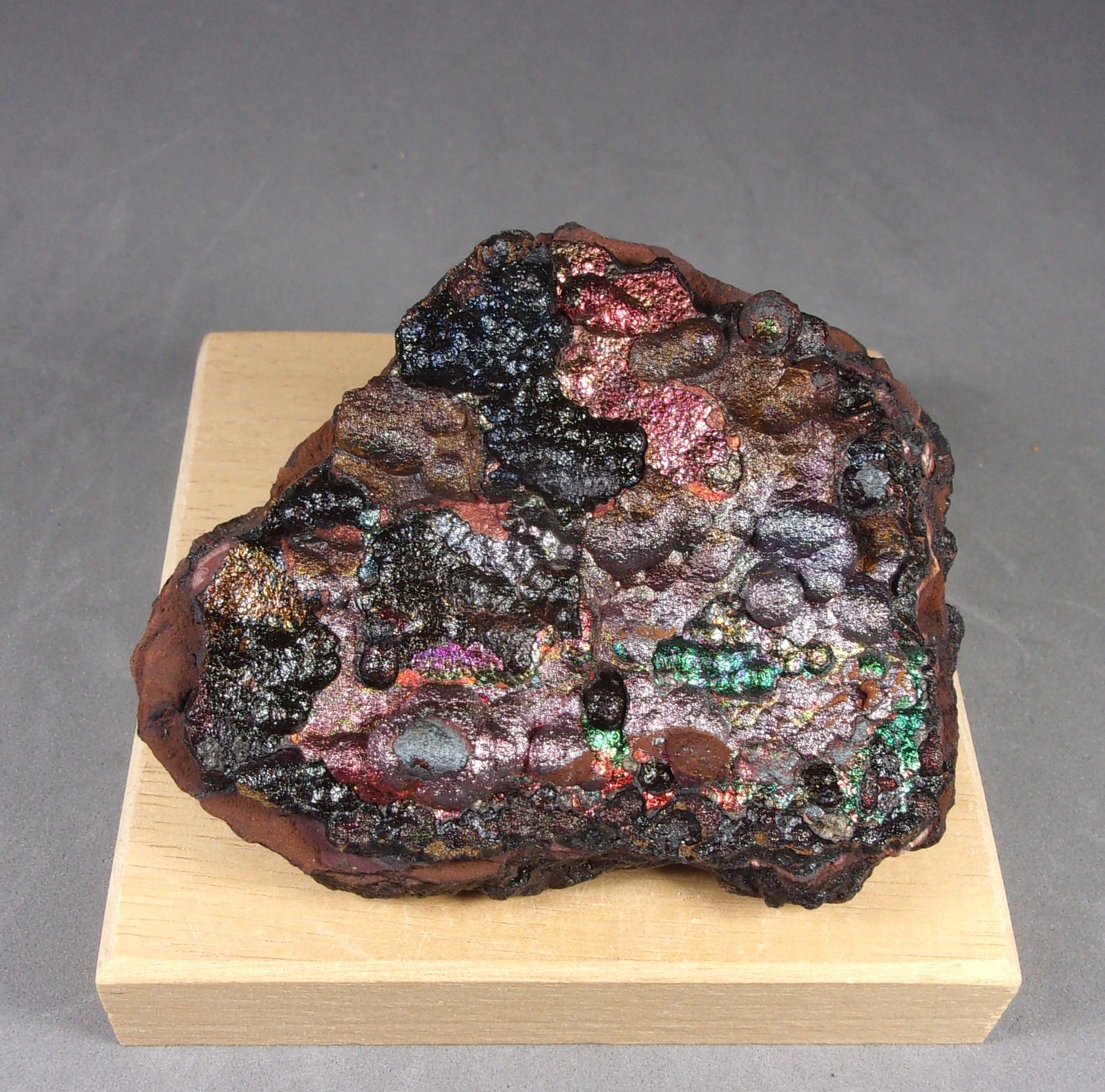 Goethita
7,5 x 6,1 x 2,1 cm. 122,9 g.
(Autor: J. G. Alcolea)