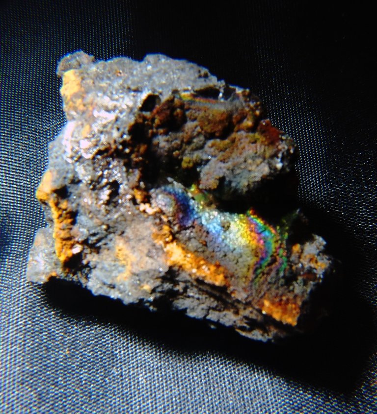 Goethita, Pirolusita
40x30 mm.
(Autor: Jesus Franquesa Baucells)