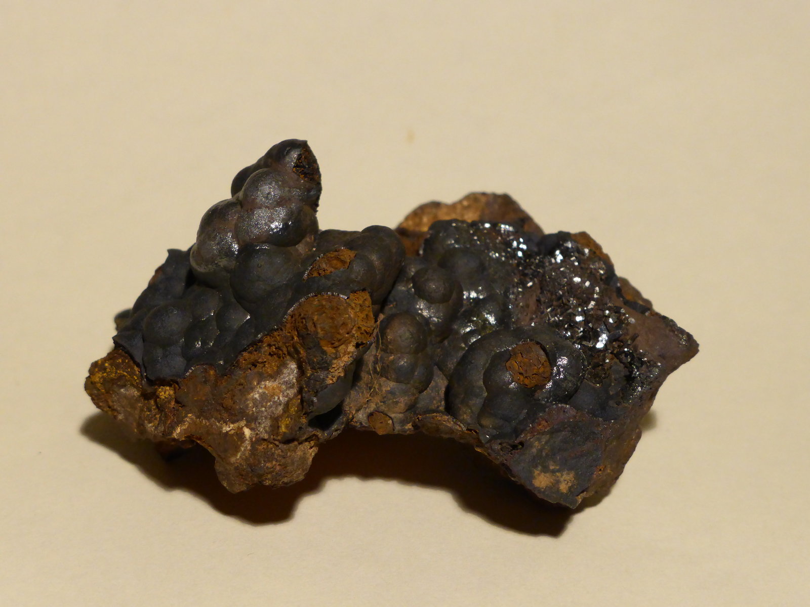 Goethita y pirolusita
6x4,5 cm
(Autor: Ander Ispizua Juan)