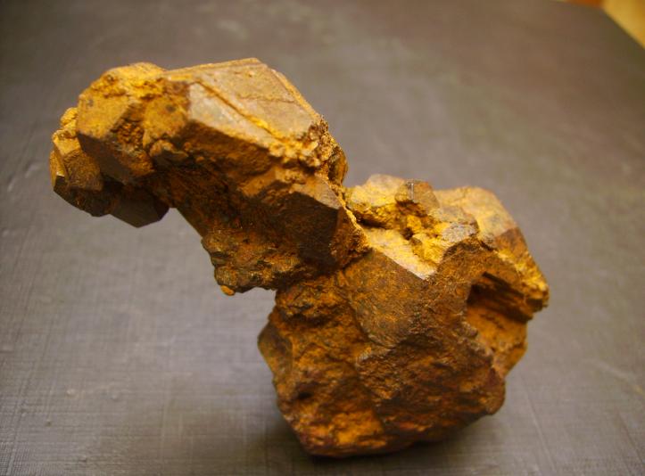 Goethita pseudo Pirita
7,5 x 4 x 2,5
(Autor: Antonio Alcaide)
