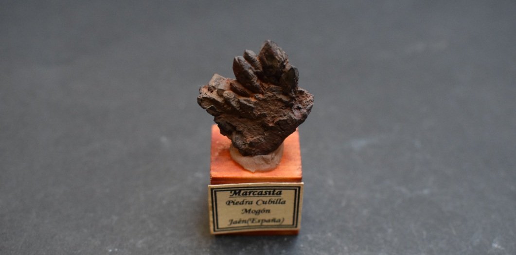 Goethita pseudomórfica de Marcasita
2,5 x 2,5 x 1 cm
(Autor: Antonio Alcaide)