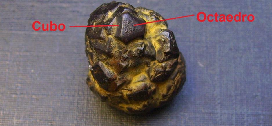 Goethita pseudomórfica de pirita
2 x 2 cm
(Autor: Antonio Alcaide)