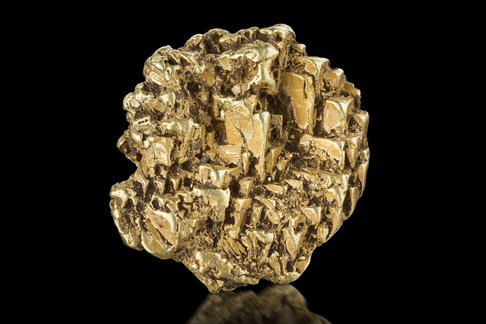 Oro
5.5 x 5 x 2 cm / cristal principal: 1.6 cm
(Autor: Museo MIM)