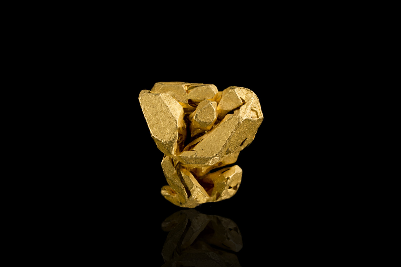 Oro
2 x 1.5 x 2 cm / Cristal principal: 1.6 cm
(Autor: Museo MIM)