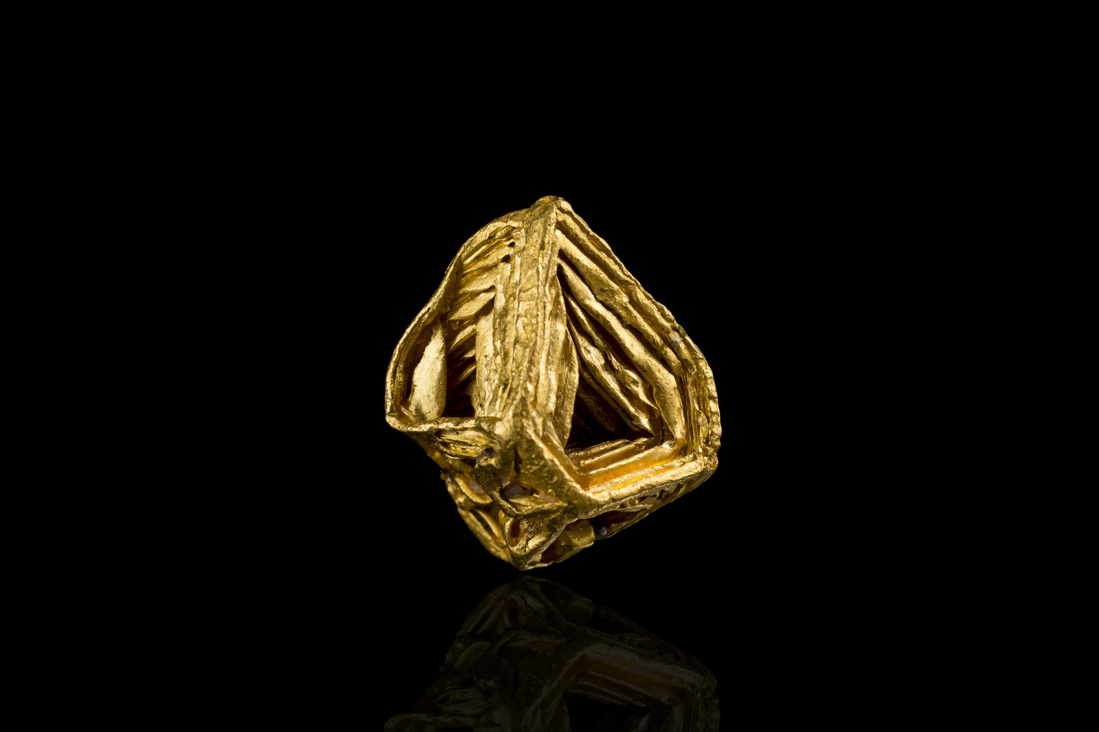 Oro
2 x 1.5 x 2.5 cm / Cristal principal: 2.5 cm
(Autor: Museo MIM)