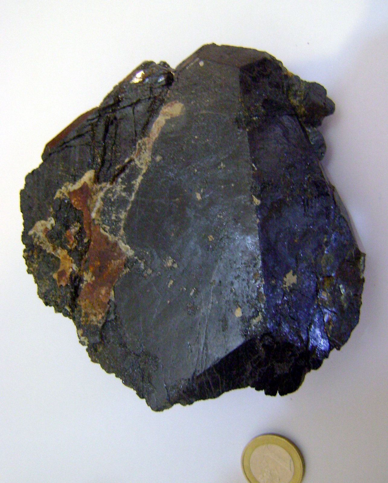 Andradita (variedad melanita)
120 x 110 x 45 mm.
(Autor: David Parra Z)
