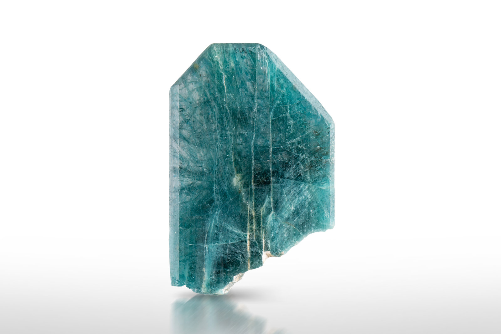 Grandidierita
2.5 x 3.5 x 0.5 cm / cristal principal: 3.2 cm
(Autor: Museo MIM)