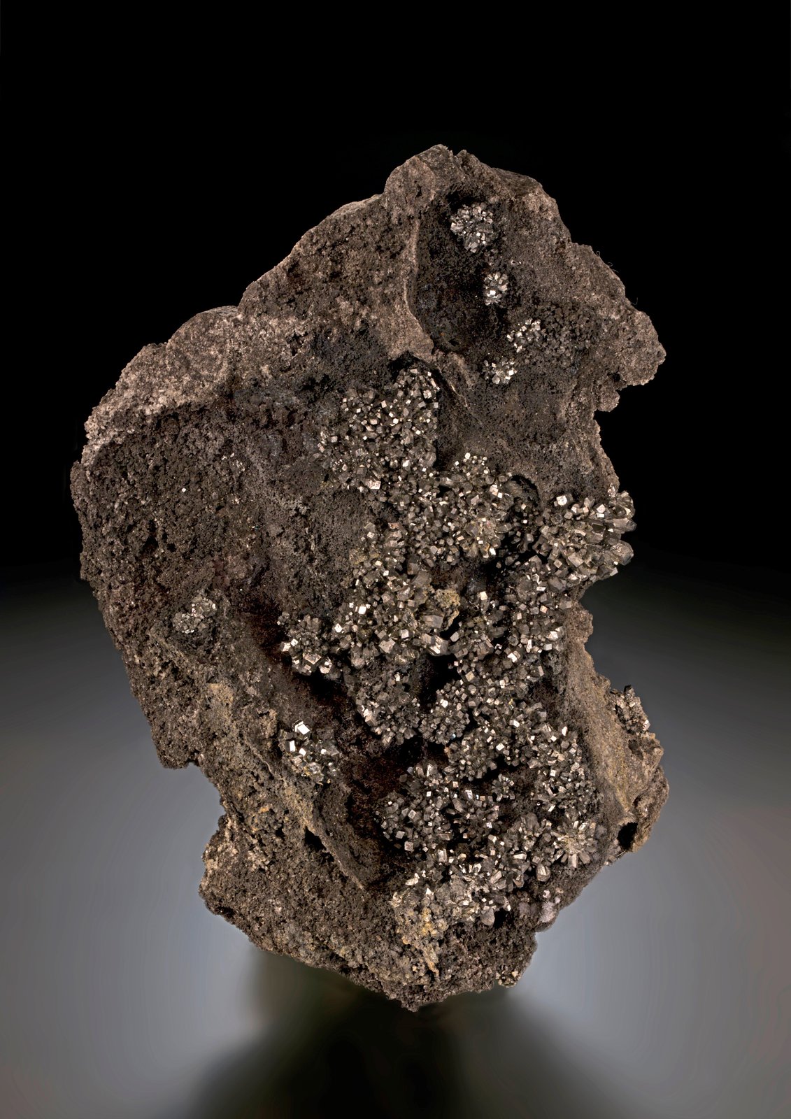 Gratonita
13.5 x 10 x 7 cm / cristal principal: 0.6 cm
(Autor: Museo MIM)