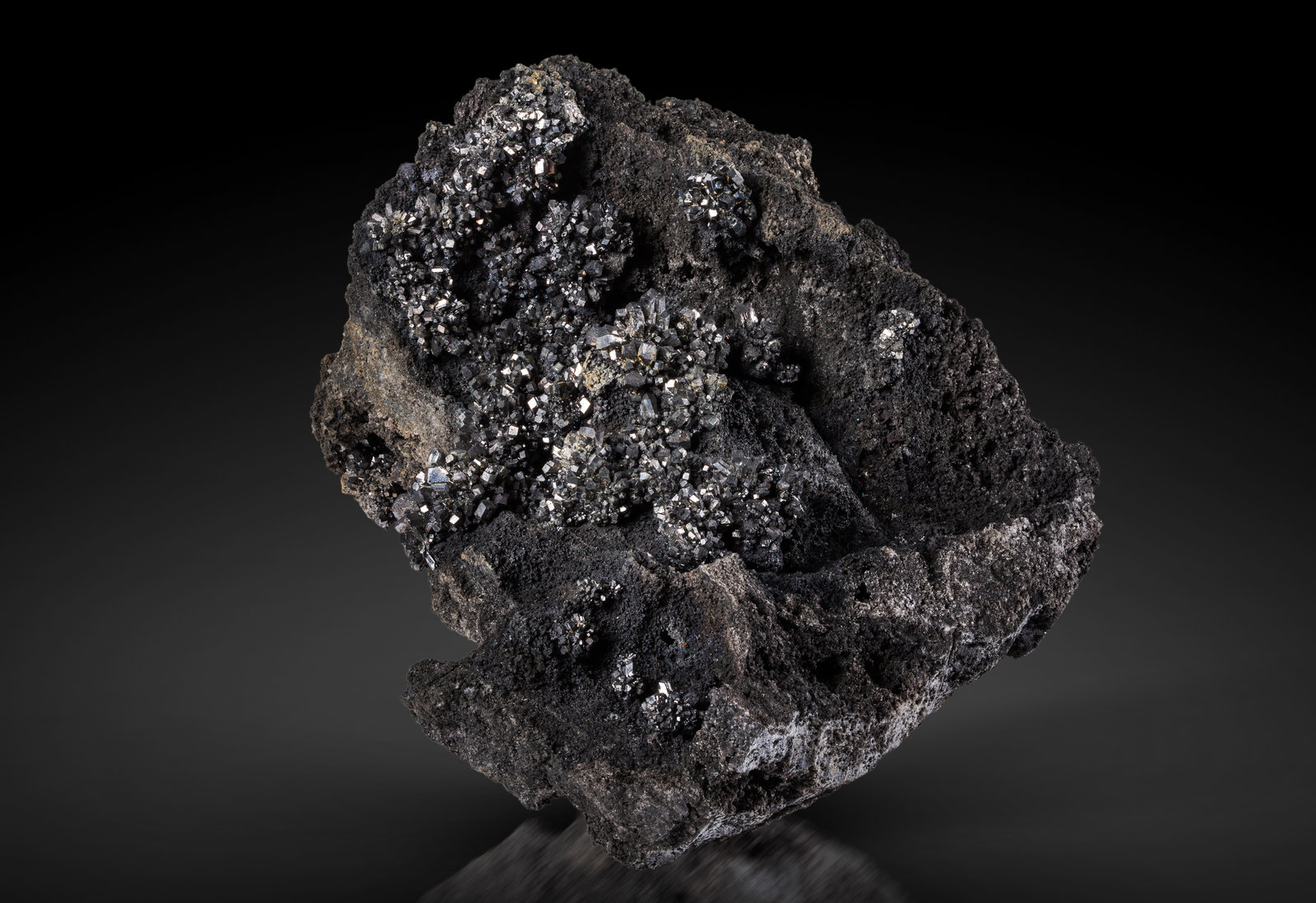 Gratonita
13.5 x 10 x 7 cm / cristal principal: 0.6 cm
(Autor: Museo MIM)