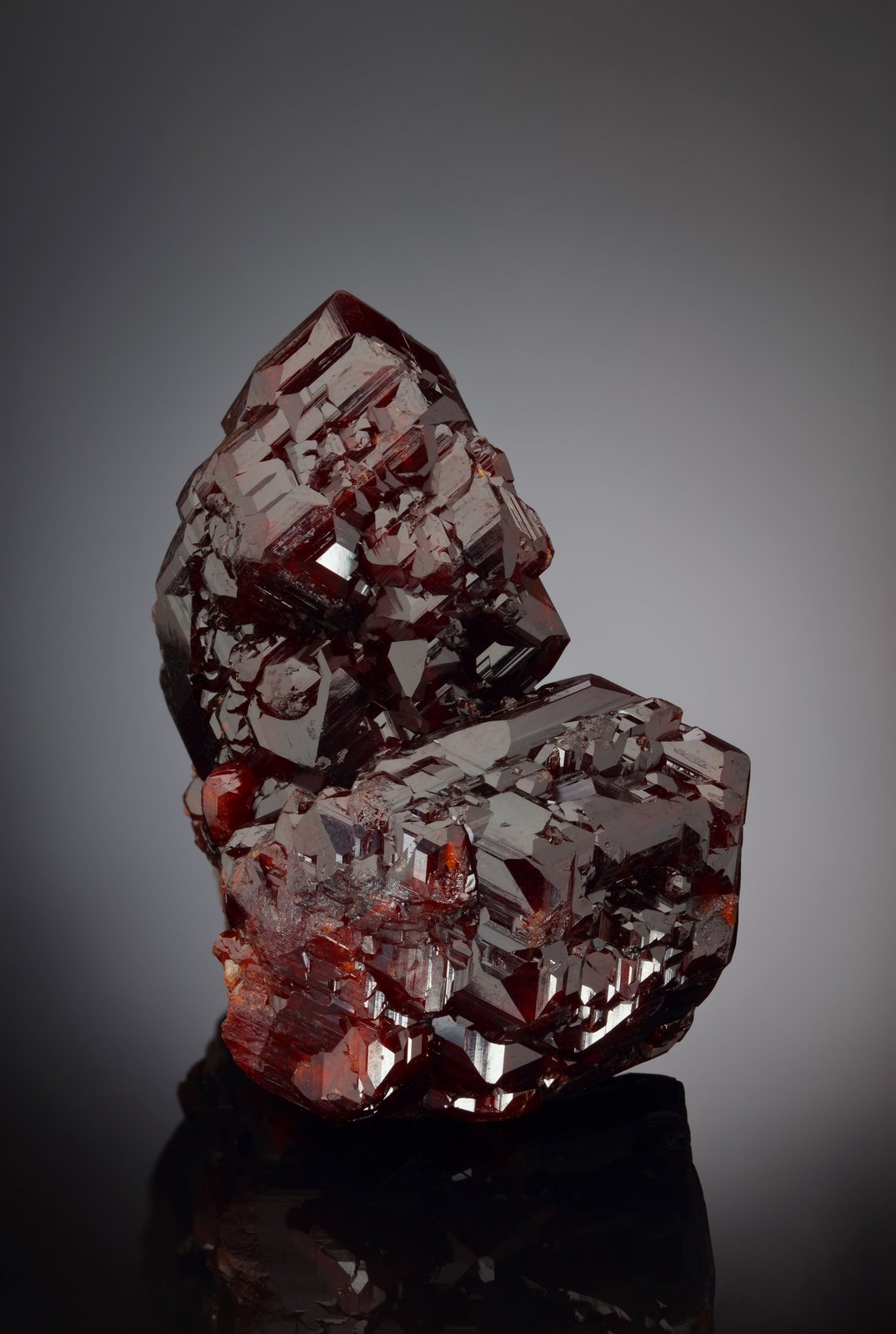 Grossularia (variedad hidrogrossularia)
3 x 3.5 x 4 cm / cristal principal: 3.7 cm
(Autor: Museo MIM)