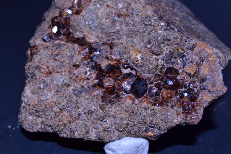 Grossularia (Grupo Granate)
Cristal mayor 9 x 6 mm.
(Autor: Quexigal)