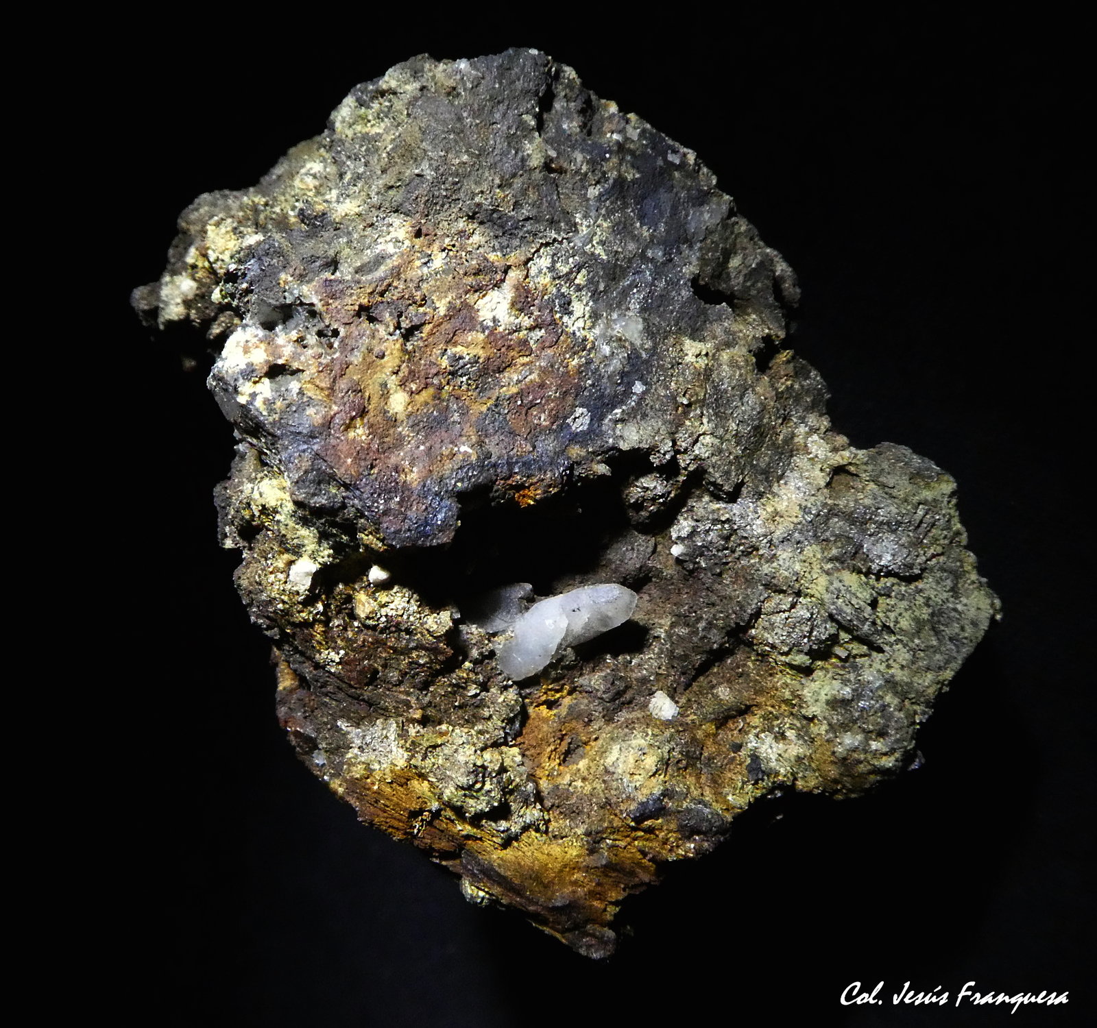 Grosularia - Andradita, Cuarzo y Scheelita.
50x40 mm.
(Autor: Jesus Franquesa Baucells)