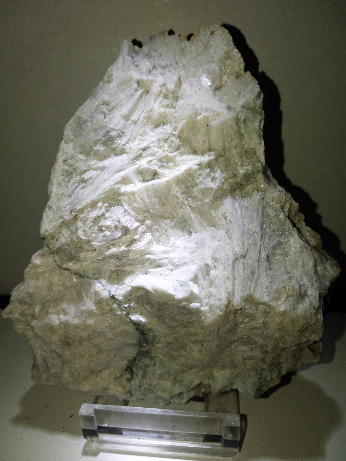 Wollastonita
10x9 cm.
(Autor: Adri Rodríguez)