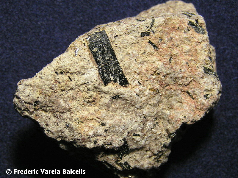 Hornblenda
3 x 2,5 cm
(Autor: Frederic Varela)