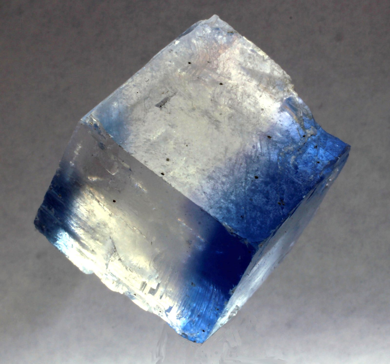 Halita
22 x 22 x 22 mm.
(Autor: José Luis Zamora)