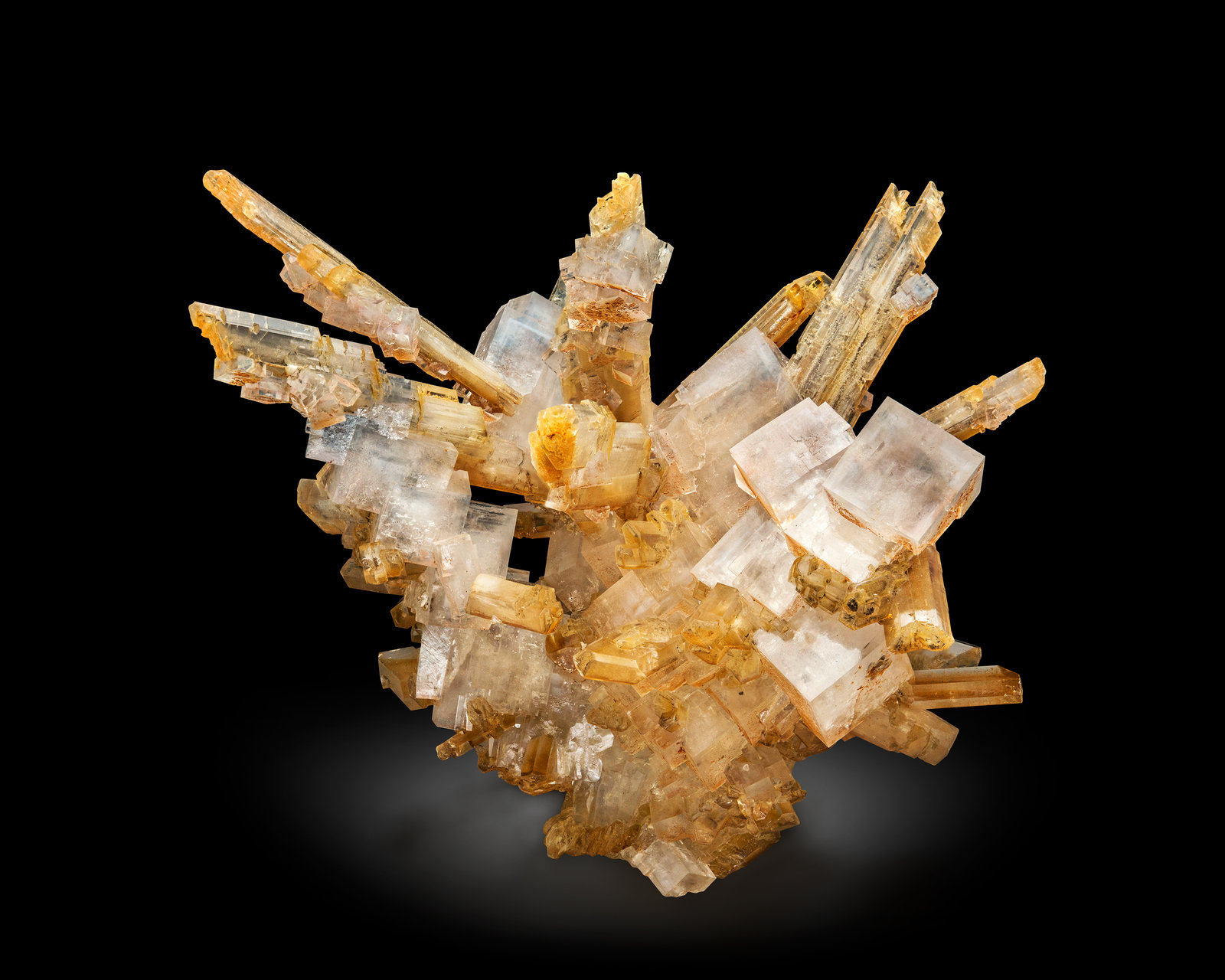 Halita en Yeso
28 x 18 x 25 cm / cristal principal: 6.7 cm
(Autor: Museo MIM)