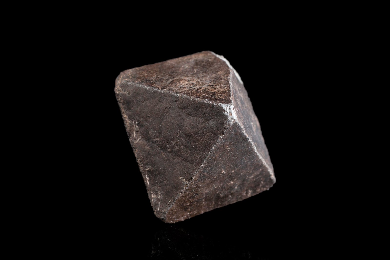 Hauerita
4 x 4 x 4 cm
(Autor: Museo MIM)
