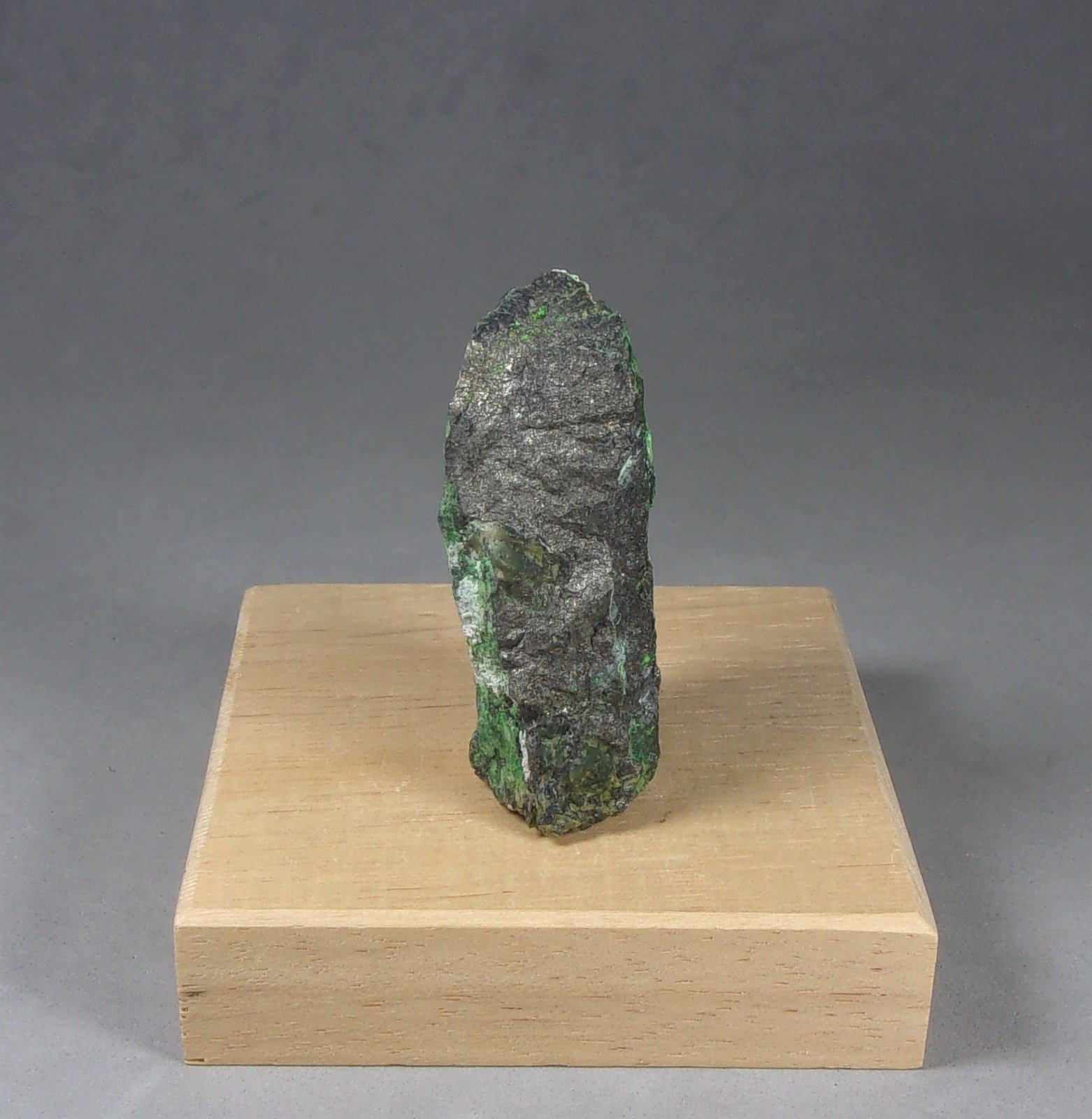 Heazlewoodita
4,6 x 2,3 x 1,7 cm.  42,79 g.
(Autor: J. G. Alcolea)
