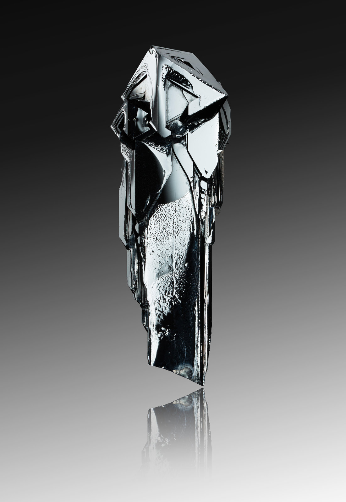 Hematites
3.5 x 2 x 9.5 cm / cristal principal: 3.3 cm
(Autor: Museo MIM)