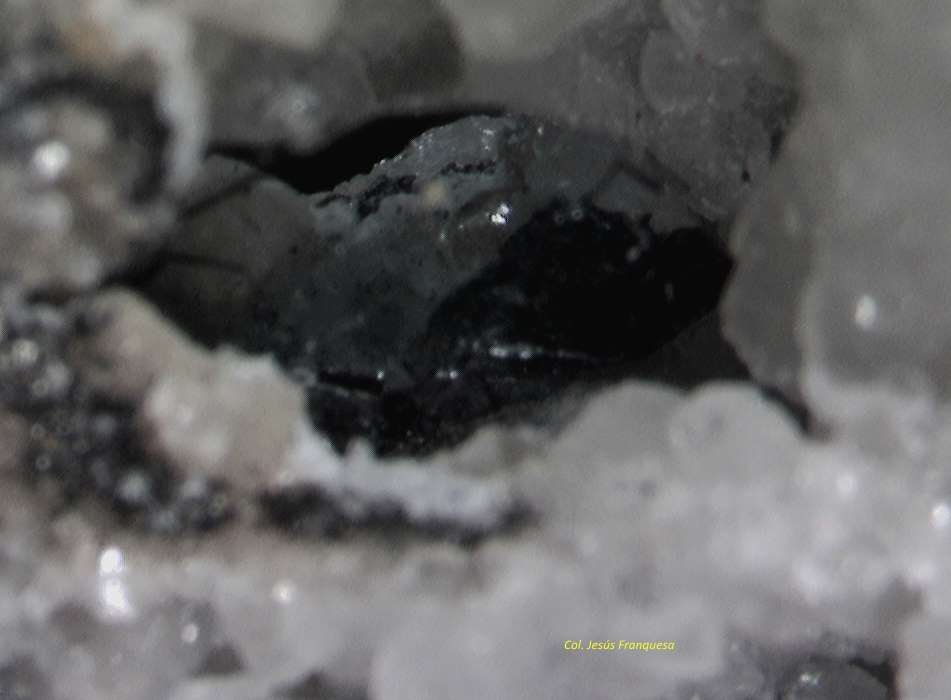 Hematites y Calcita.
2´2838x 1´539 mm.
(Autor: Jesus Franquesa Baucells)