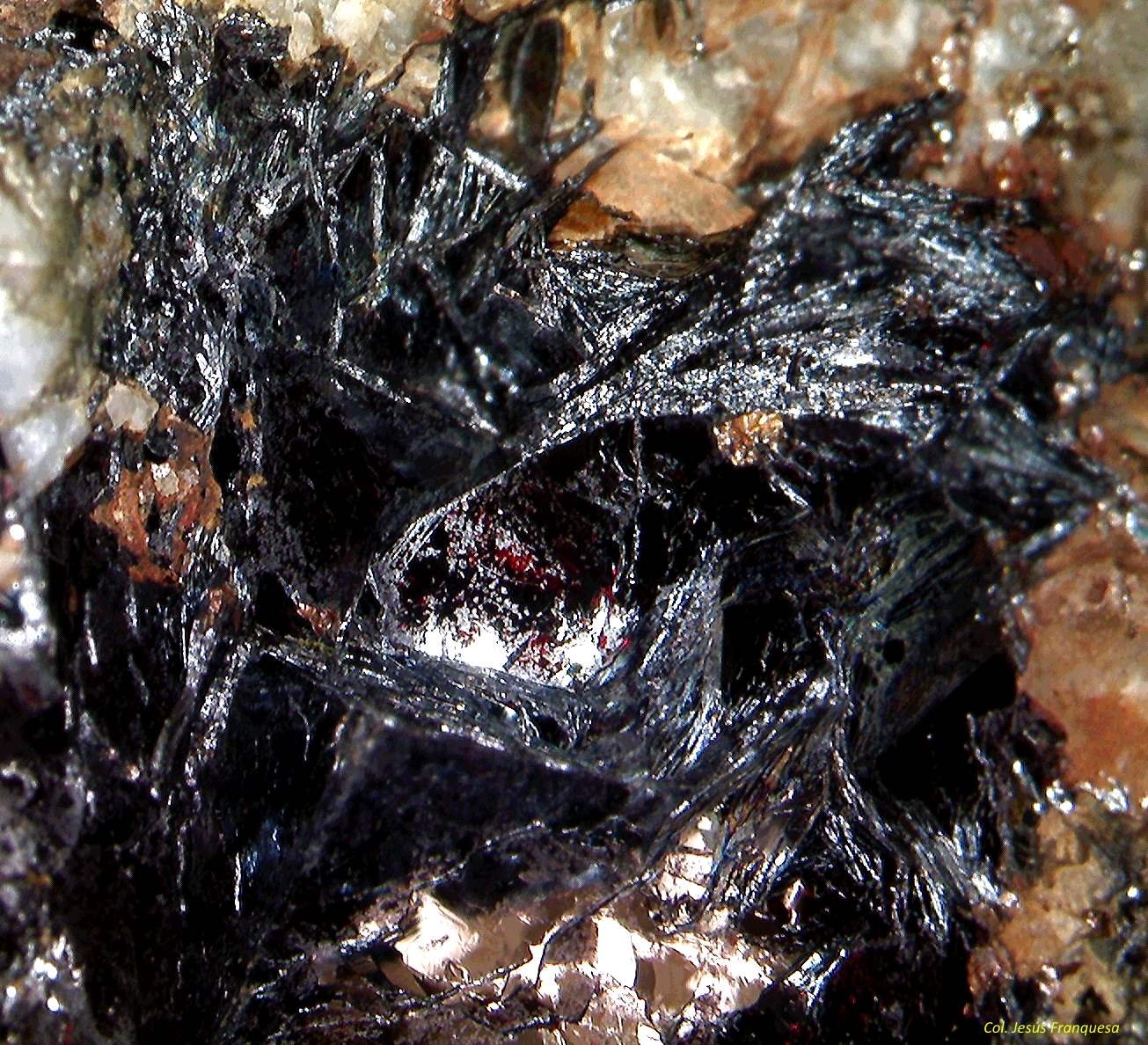 Hematites.
5´051 x 4´841 mm.
(Autor: Jesus Franquesa Baucells)
