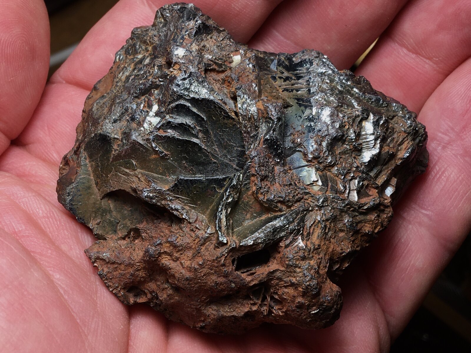 Hematites
Mina Rio (Mina Rio Marina), realce Valle Giove, Rio Marina, Isla de Elba, Provincia Livorno, Toscana, Italia
6.5 x 6 cm
(Autor: Matias Raja)