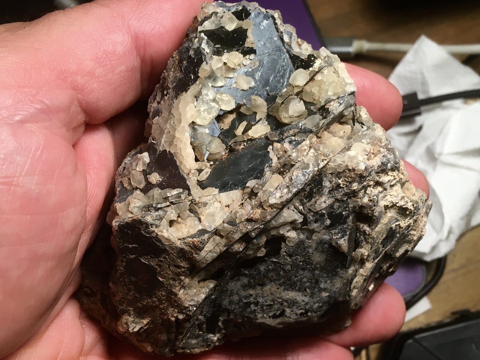 Hematites, Calcita
La Celia, Jumilla, Comarca Altiplano, Región de Murcia (Murcia), España
10 x 9 cm
(Autor: Matias Raja)