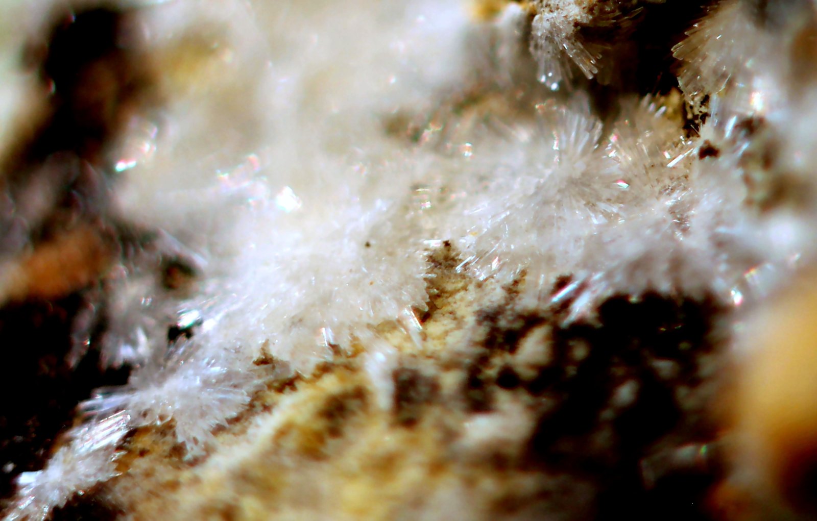 Hemimorfita
0,5 mm
(Autor: José Luis Zamora)