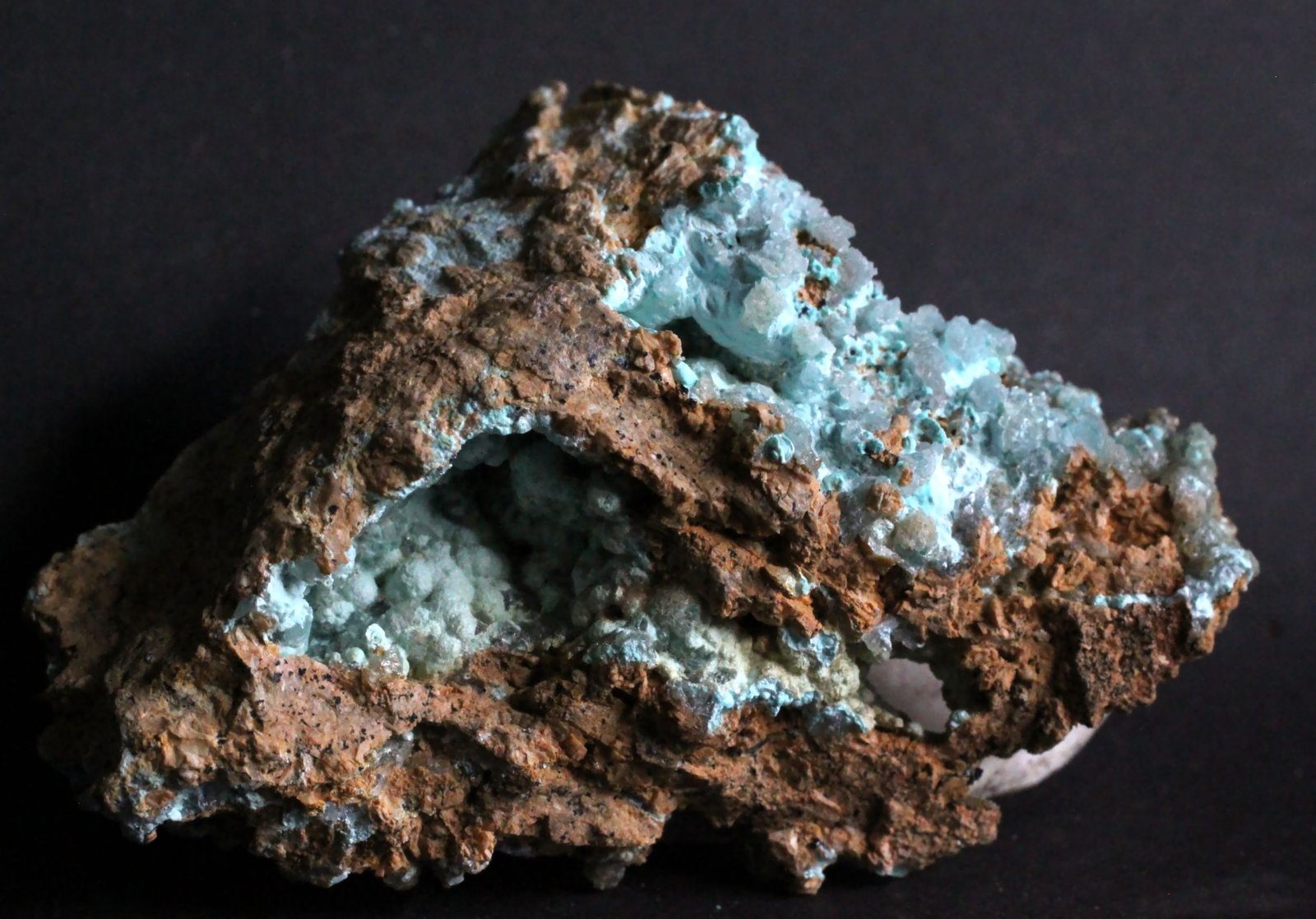 Hemimorfita, Auricalcita
63 x 43 x 23 mm.
(Autor: José Luis Zamora)