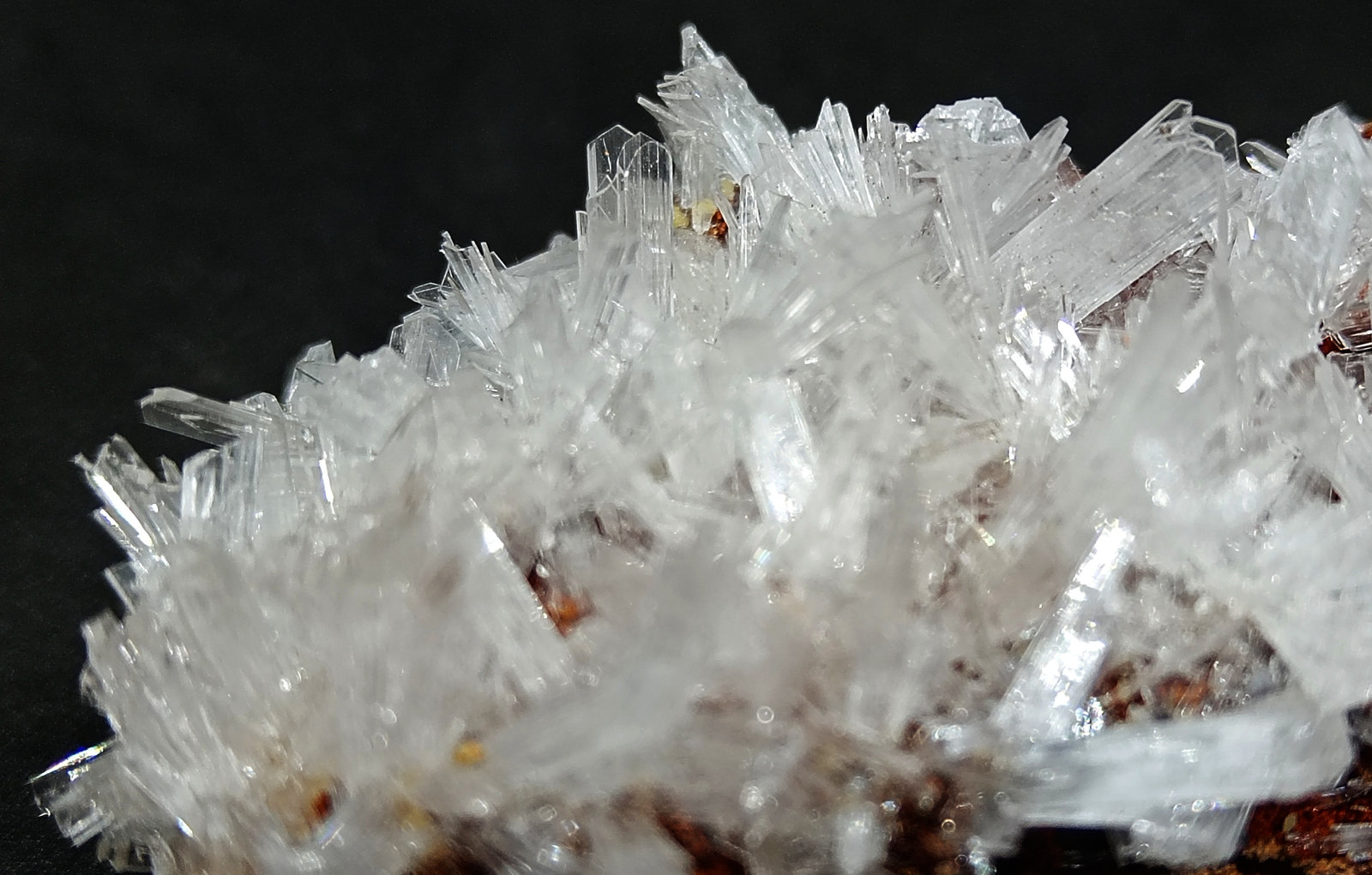 Hemimorfita
8x4.5x3.5 mm.
(Autor: Luis Edmundo Sánchez Roja)