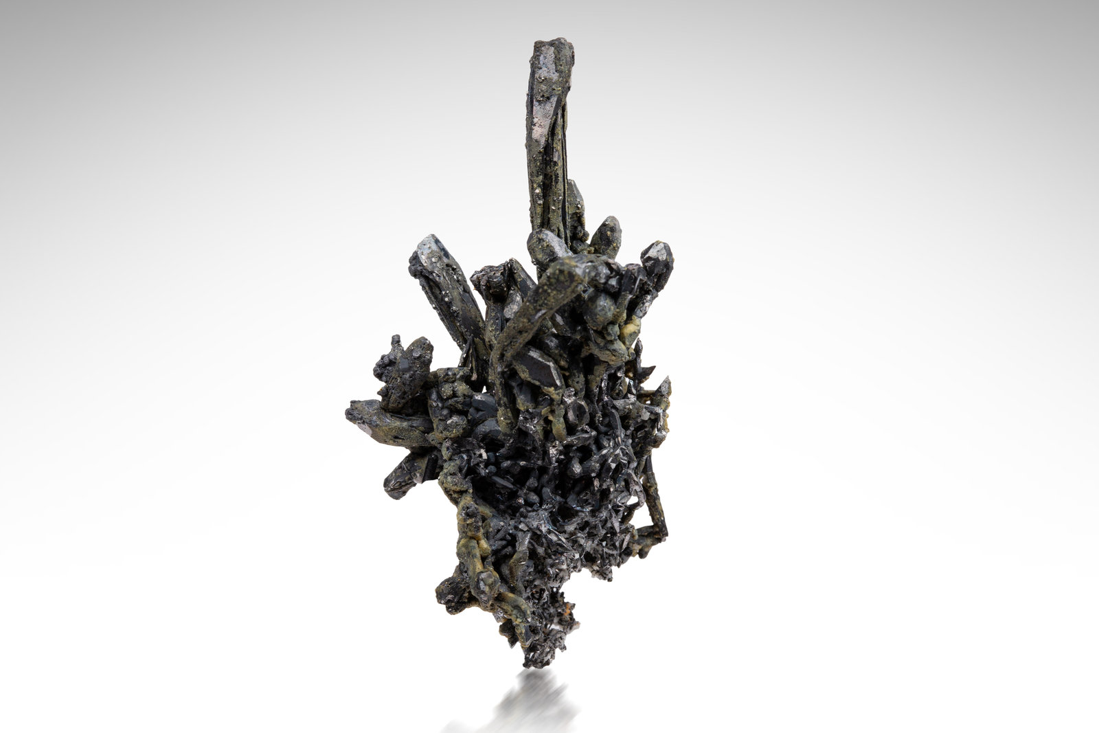 Hessita
3 x 2.5 x 6 cm / cristal principal: 3 cm
(Autor: Museo MIM)