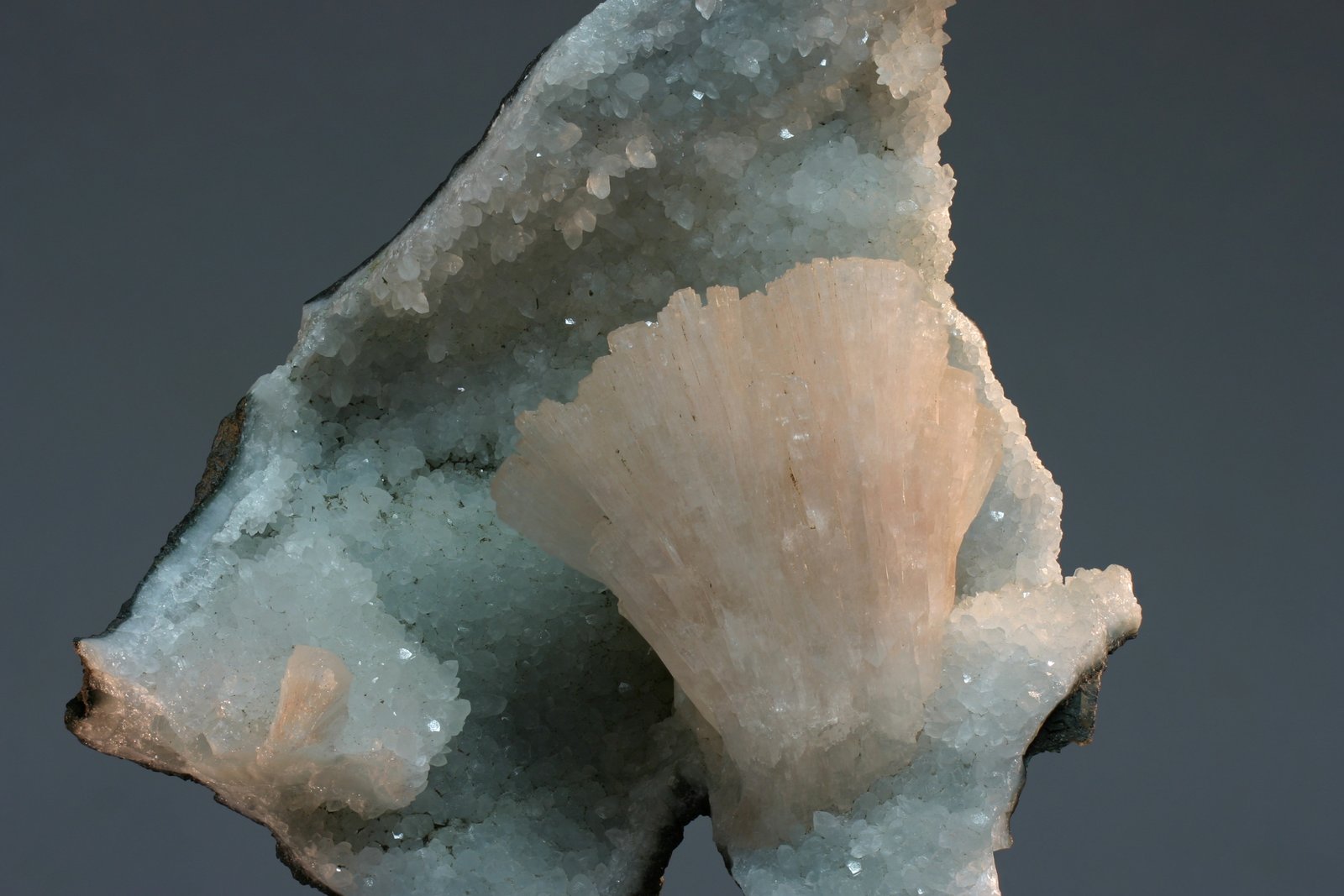 Heulandita
cristal  50x50 mm
(Autor: Ramon A  Lopez Garcia)
