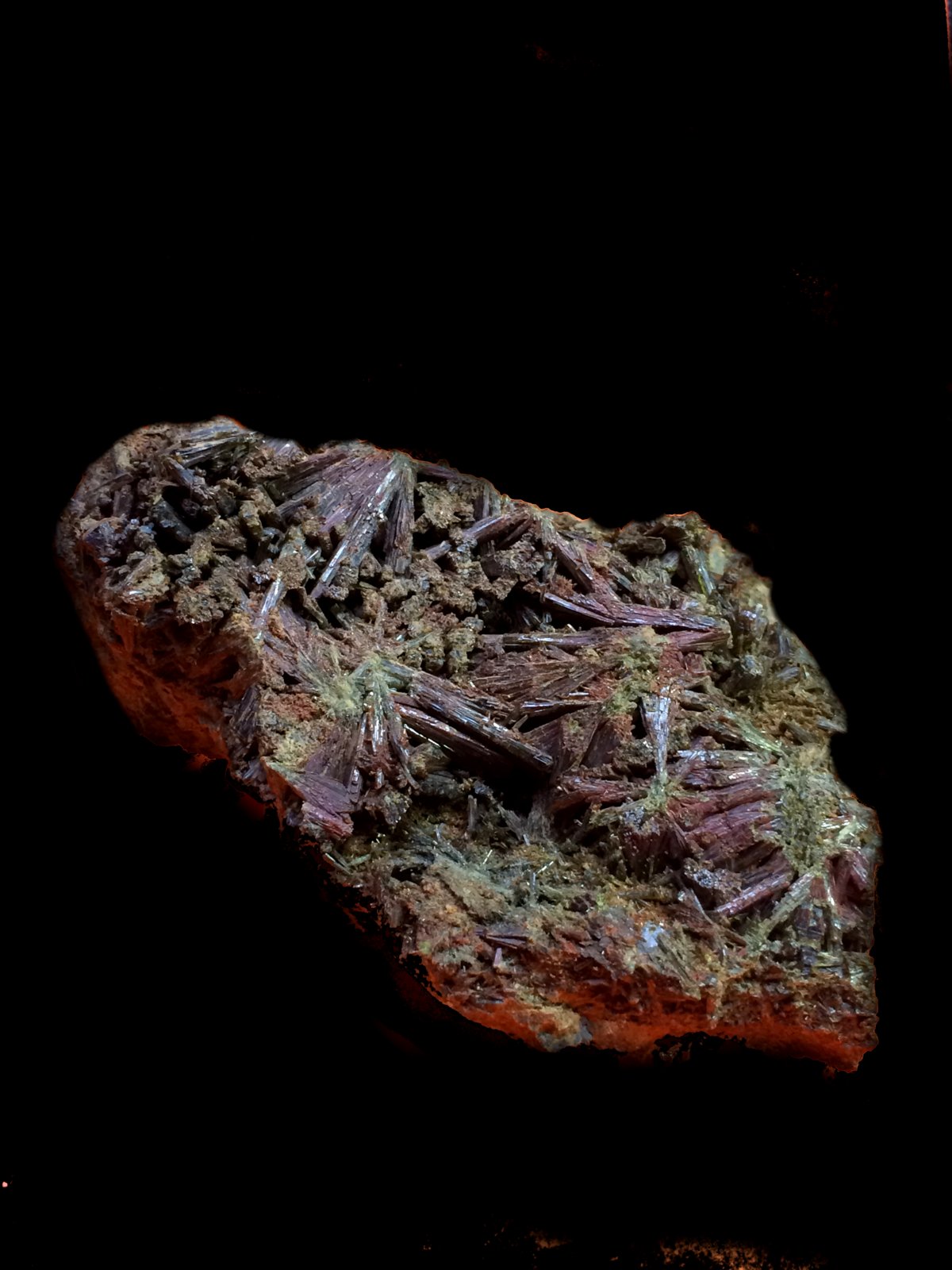 Epidota
9x7 cm
(Autor: Obsi)