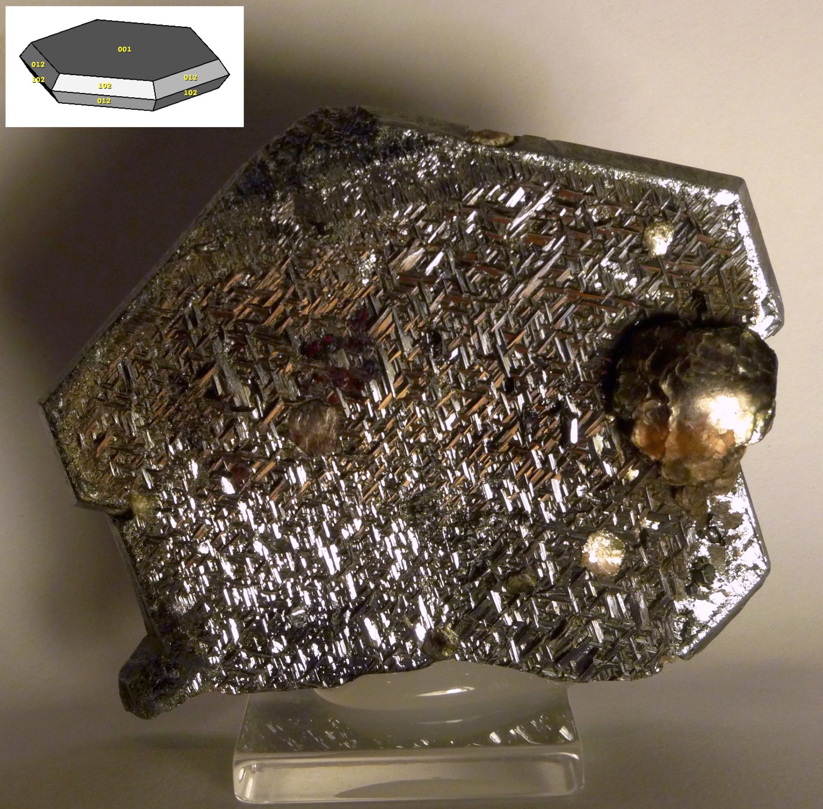 Muscovita + hematites + rutilo
6 x 4,5 x 1,5 cm
(Autor: Josele)