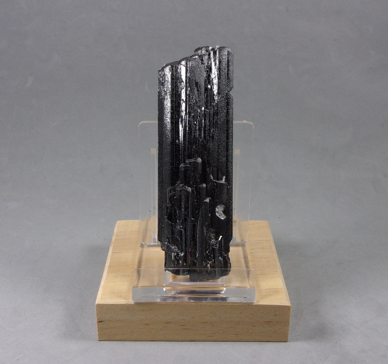 Hübnerita
8 x 2,7 x 0,8 cm.
(Autor: J. G. Alcolea)