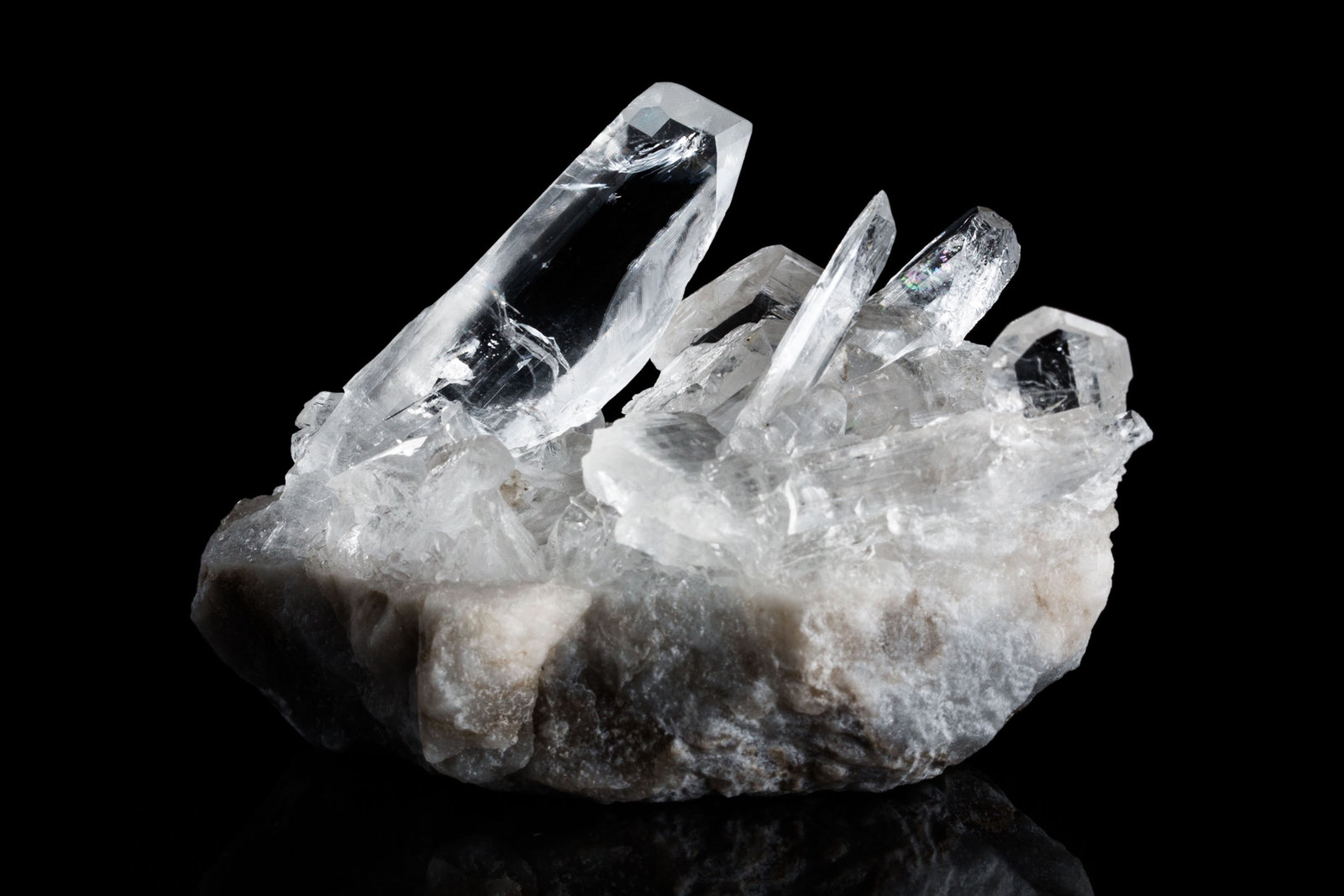 Hidroboracita
8 x 6.5 x 5 cm / Cristal principal: 4.5 cm
(Autor: Museo MIM)
