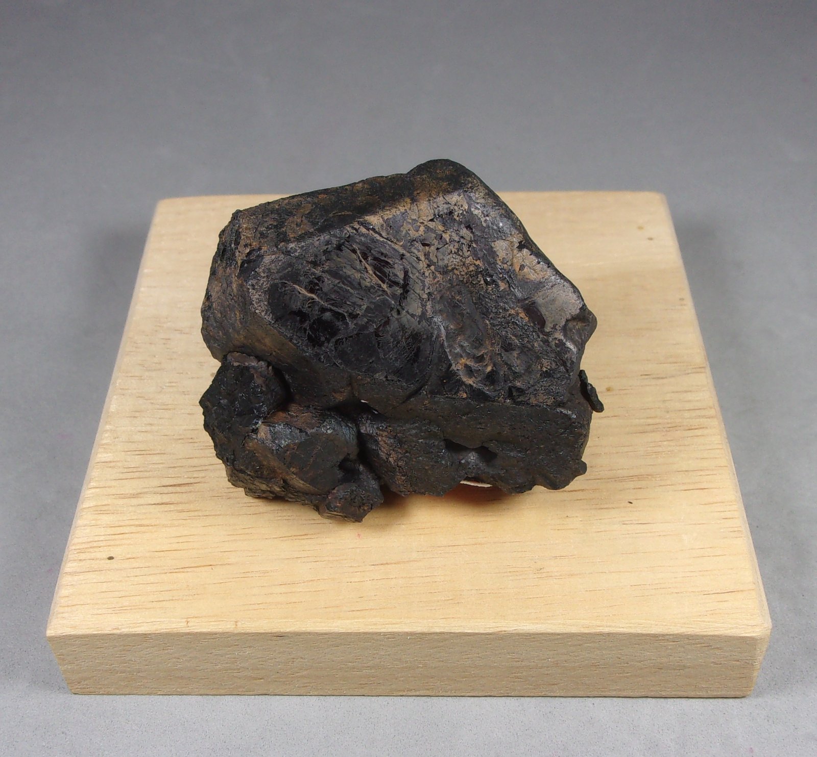 Ilmenita
4,7 x 3,5 x 3 cm.
(Autor: J. G. Alcolea)