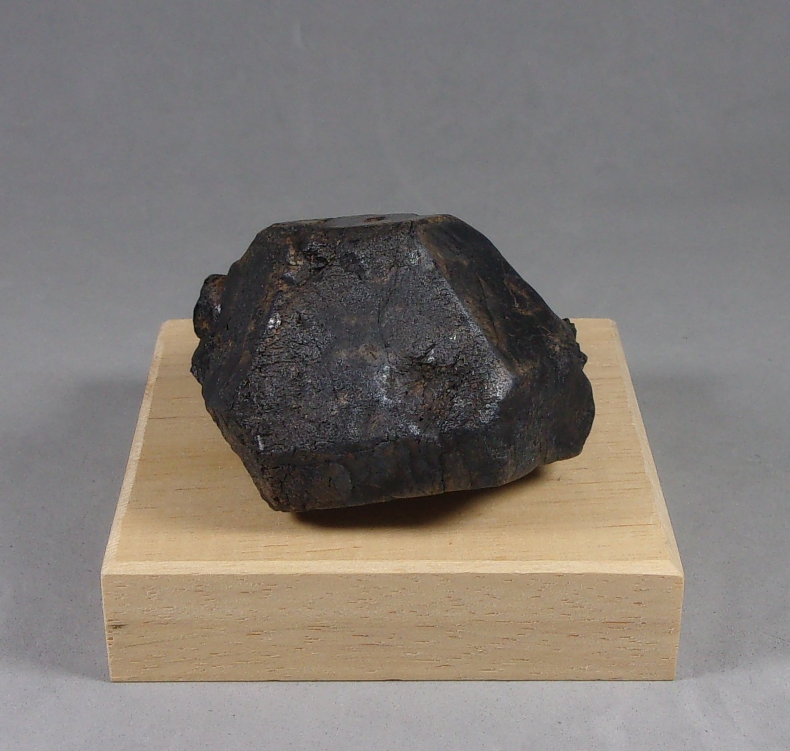 Ilmenita
4,7 x 3,5 x 3 cm.
(Autor: J. G. Alcolea)
