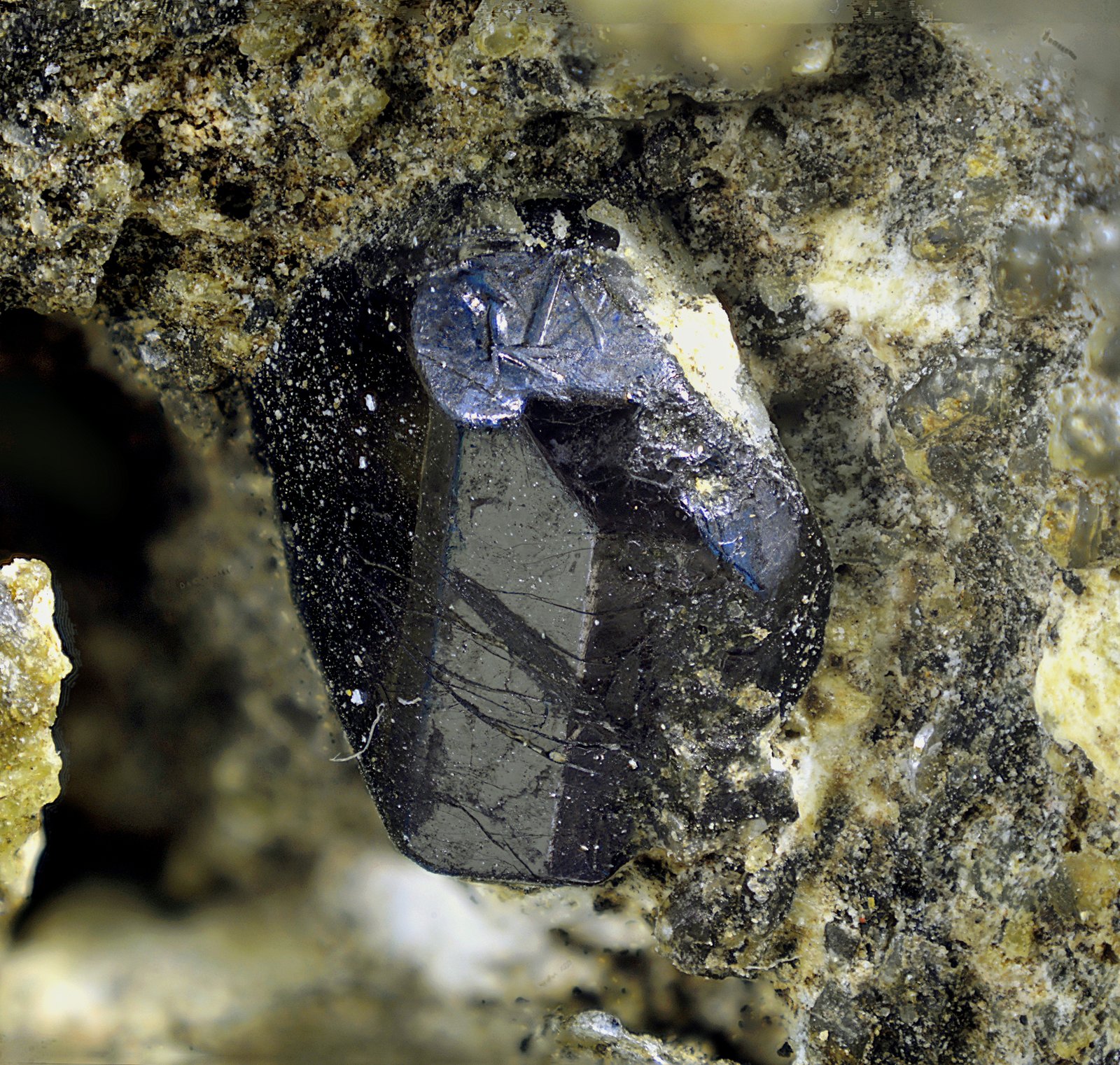 Ilmenita
Cristal de 6 mm.
(Autor: Antonio Carmona)