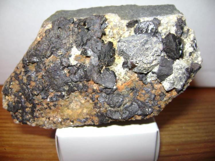 Galena, Esfalerita
8 x 6 x 5 cm.
(Autor: P. apita)