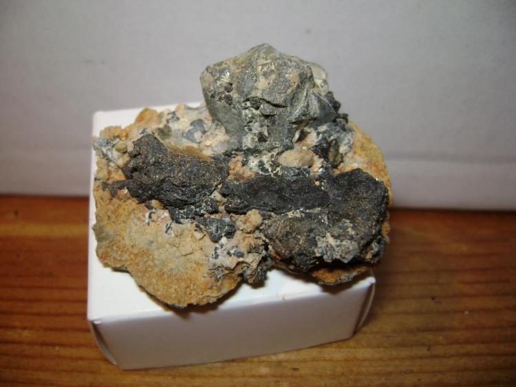 Galena, Esfalerita
4 x 4 x 3 cm.
(Autor: P. apita)