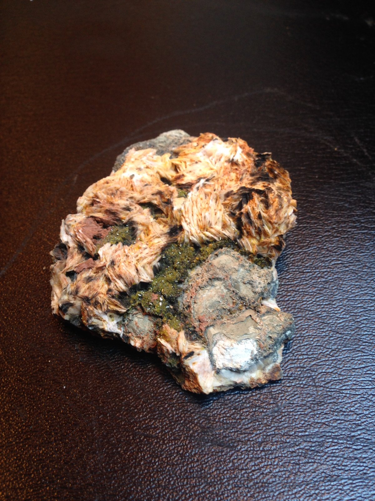 Mimetita, Galena y Barita
8x7 cm
(Autor: Obsi)