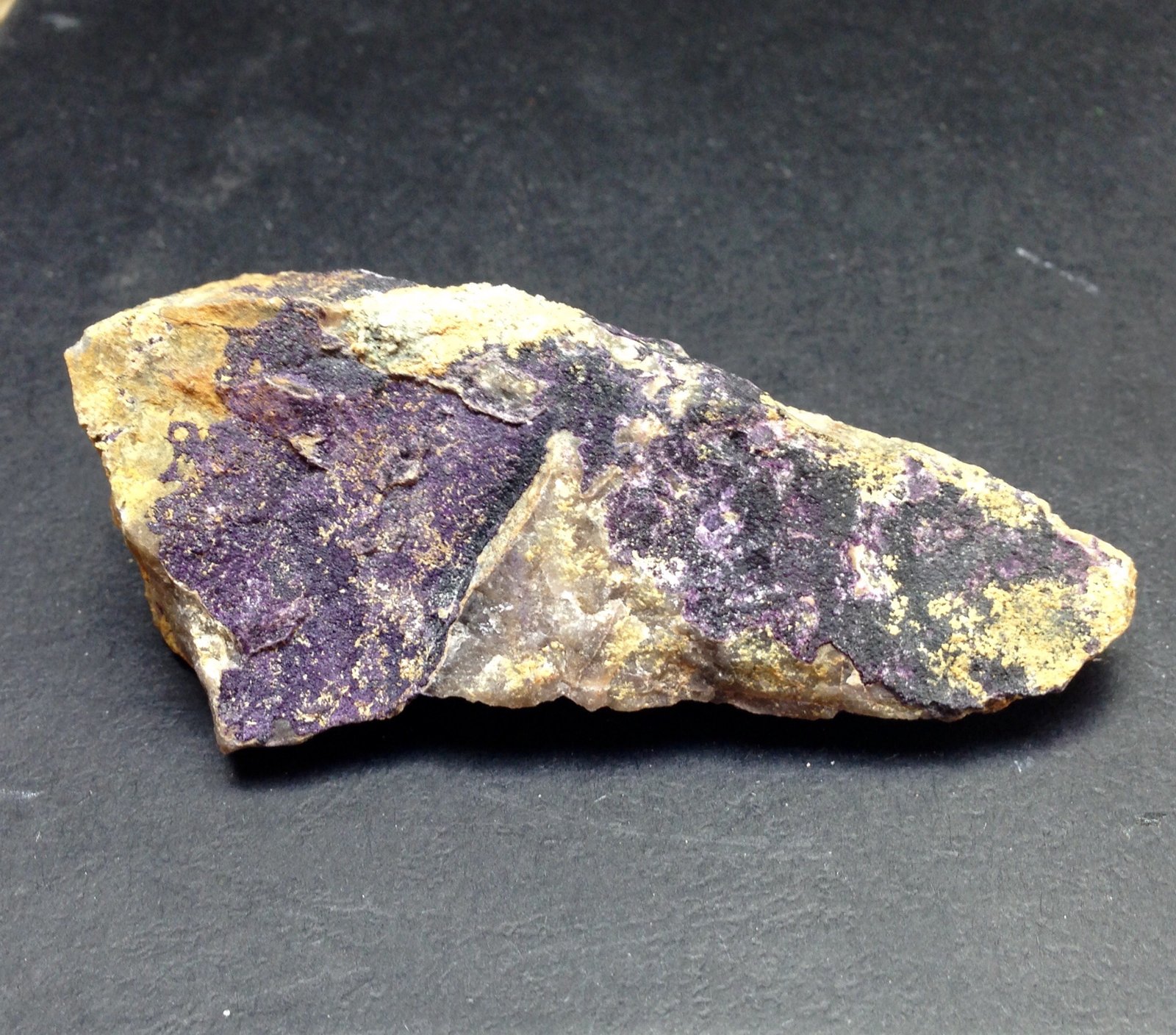 Fluorita (variedad antozonita)
9x3 cm
(Autor: Obsi)