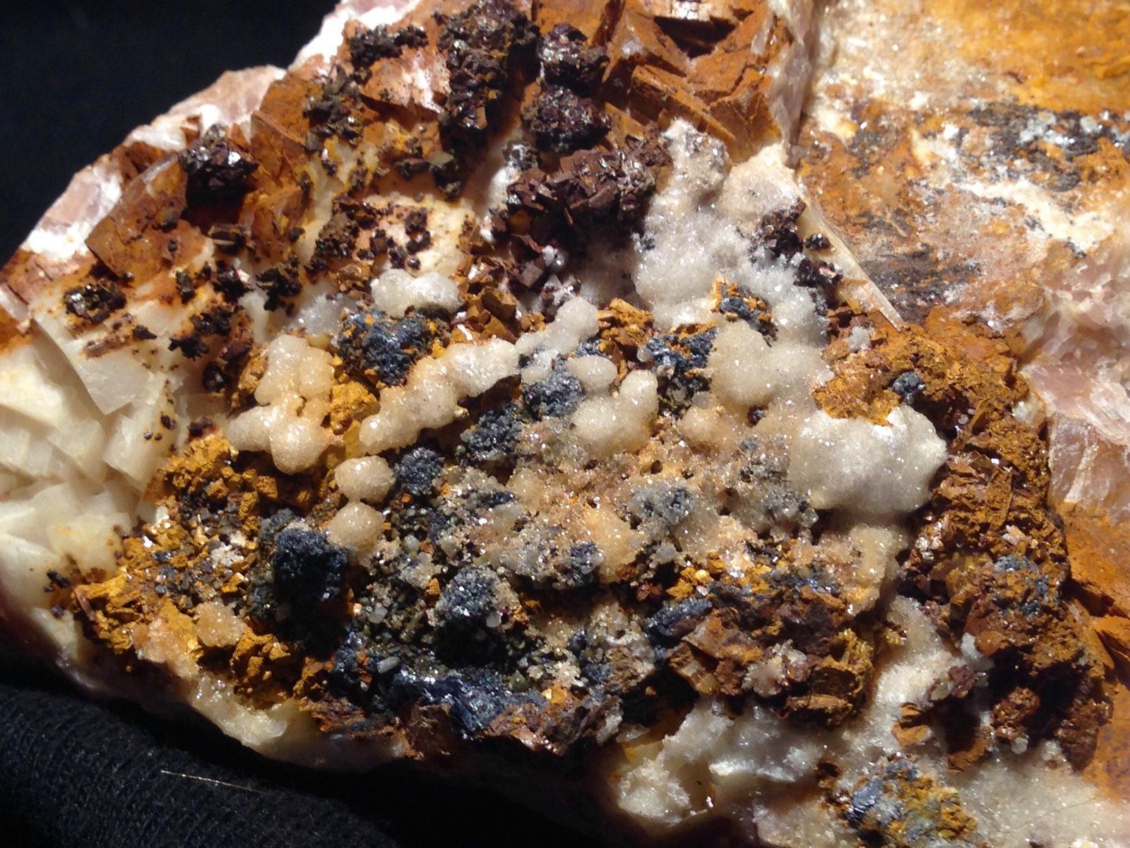 Galena, siderita, dolomita y aragonito
7x6 cm
(Autor: Obsi)