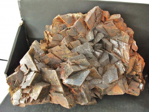 Siderita
Pieza 30x26 cm., aristas cristales 6 cm.
(Autor: Nieves)