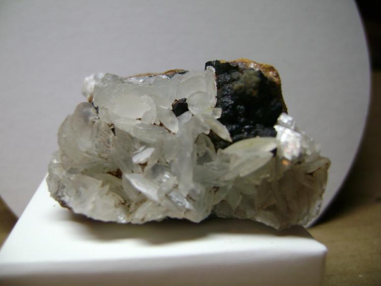 Calcita y Goethita
4 x 3 x 2 cm.
(Autor: P. apita)