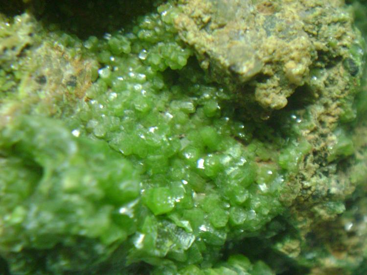 Piromorfita.
6 x 5 x 4 cm
(Autor: P. apita)