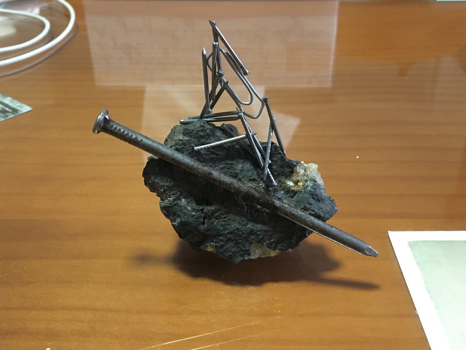 Magnetita
Cuestas de Las Lajas, Las Lajas, Sierra Minera de Cartagena-La Unión, La Unión, Comarca Campo de Cartagena, Región de Murcia (Murcia), España
6 x 4.5 cm
(Autor: Matias Raja)