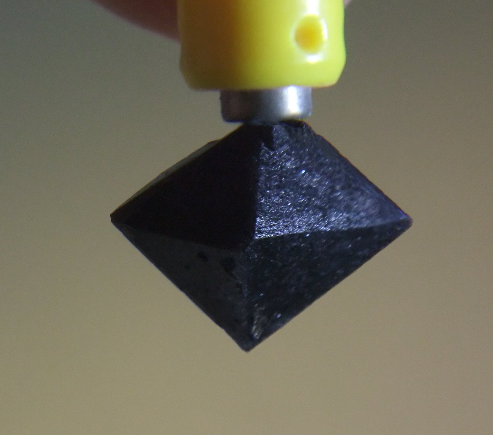 Cuarzo (variedad morión)
1.5 x 1.5 x 1.2 mm
(Autor: Jose Luis Jara)